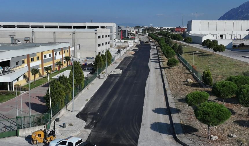 Manisa’da 2,5 kilometrelik yolda asfalt çalışması başladı