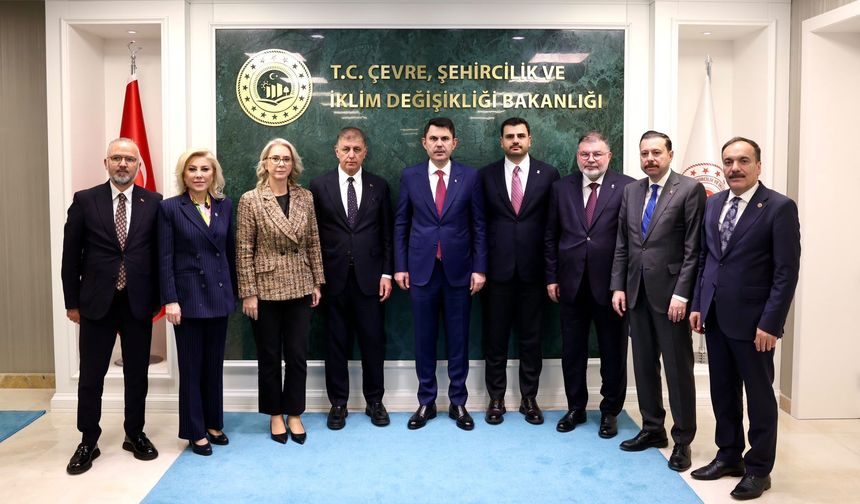 İzmir’in öncelikli projeleri Bakan Kurum’a iletildi