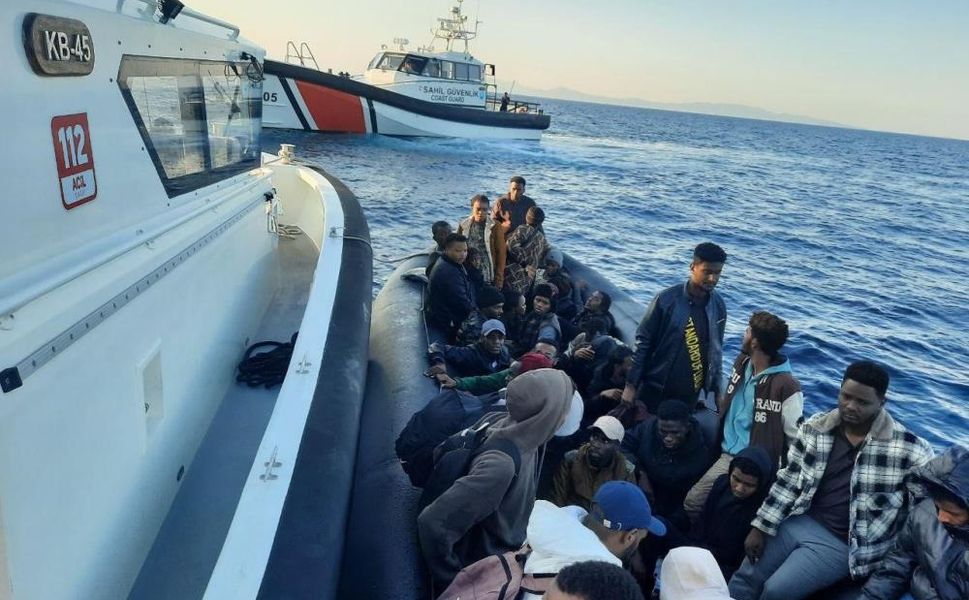 İzmir’in İki ilçesinde göçmen alarmı! Motoru arızalanan botta can pazarı