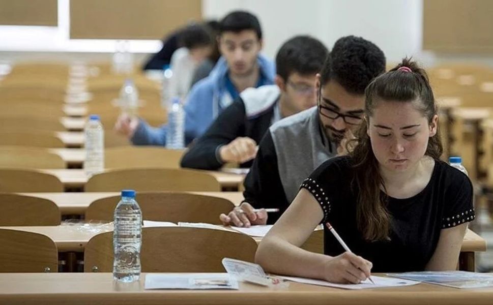 TYT maratonu başladı! Adaylar sınav salonlarında, aileler dışarıda bekliyor