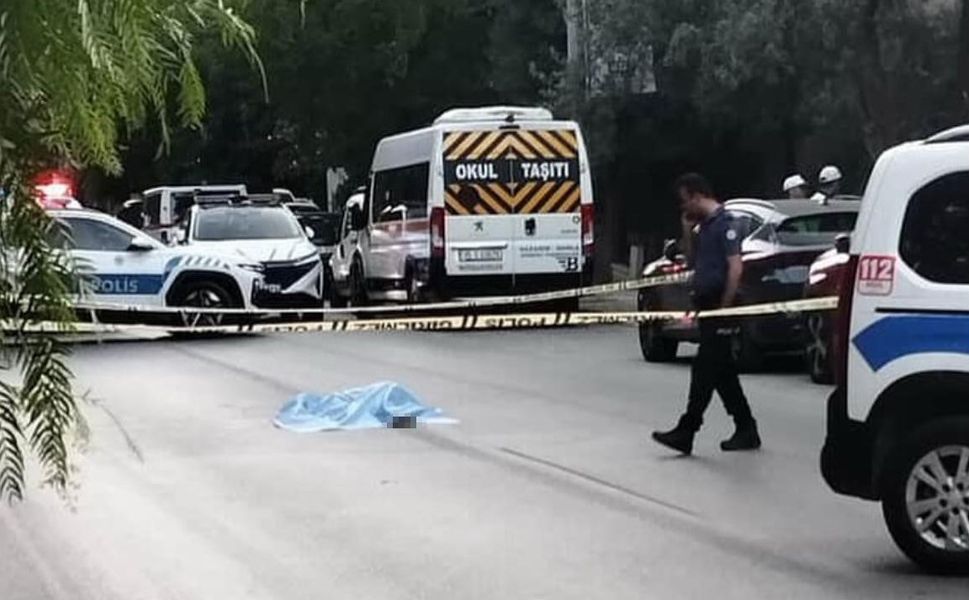 Buca’da trafikte yola yatan kadın feci şekilde can verdi