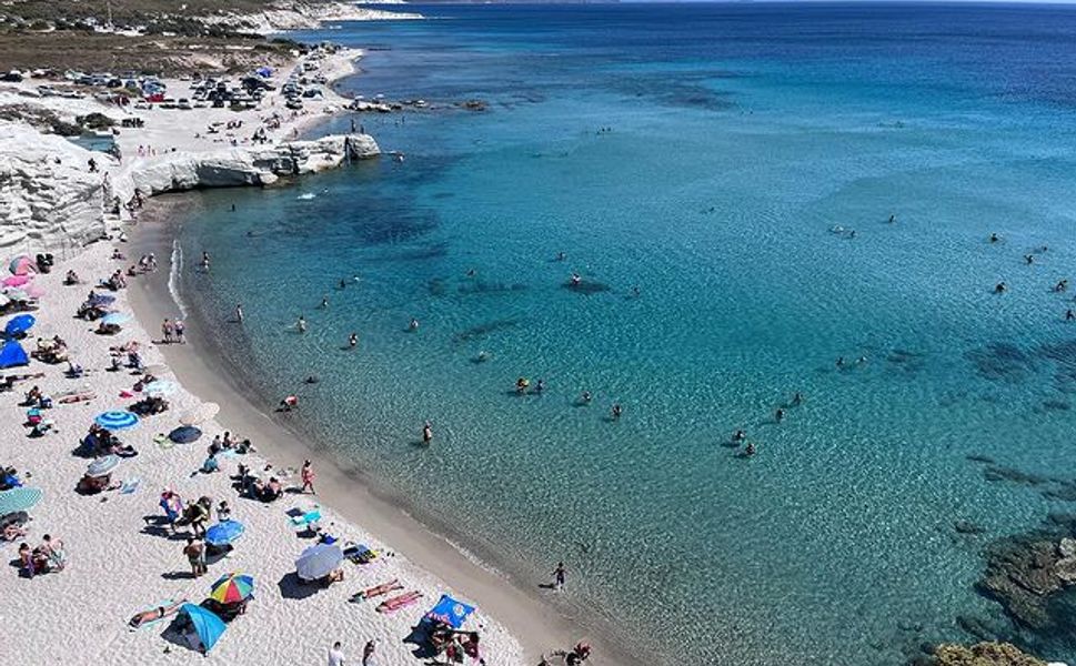 İzmir’in ücretsiz cennet kumsalları! ESHOT’la koşan koşana