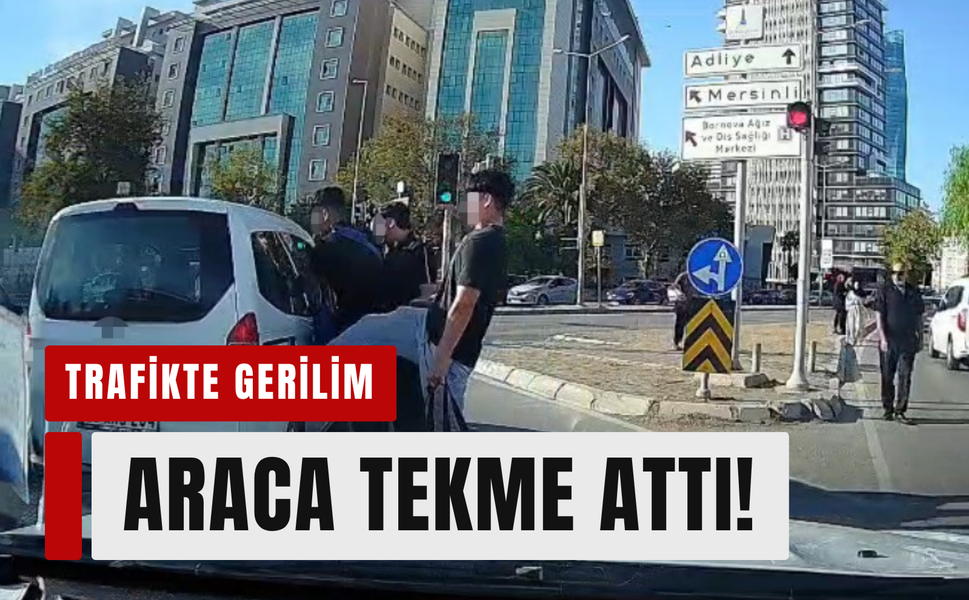 İzmir trafiğinde gerilim: Araca tekme attı!