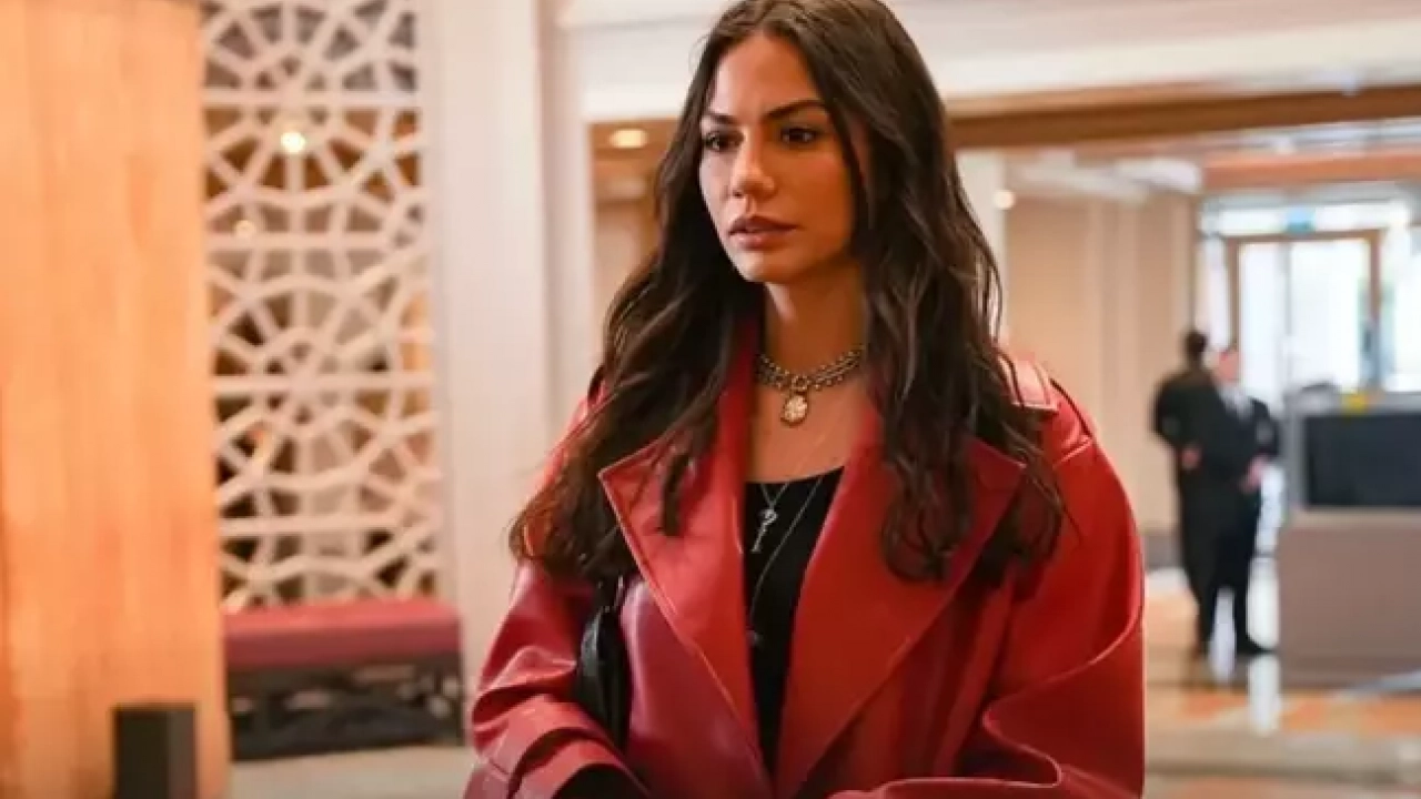 Eşref Rüya setinde gözyaşları! Demet Özdemir’e sürpriz!