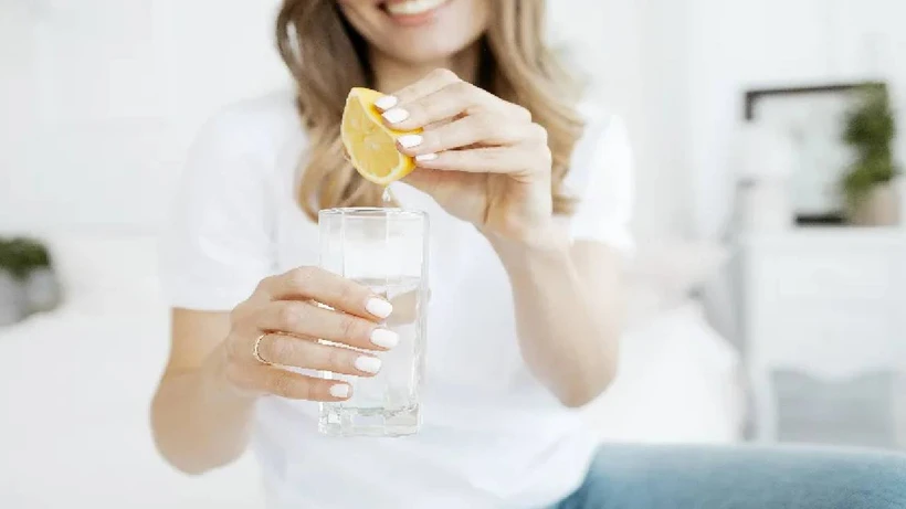 1 Ay Boyunca Ac Karna Limonlu Su Icince Vucutta Neler Oluyor Etkisine Inanamayacaksiniz Tflp