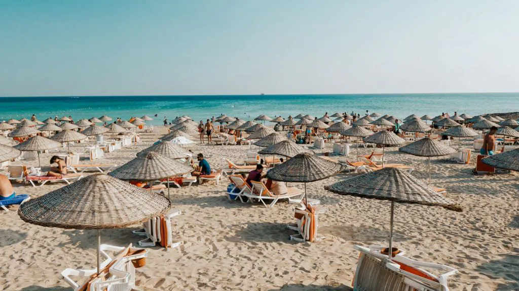 Altinkum Plaji Izmir.jpg
