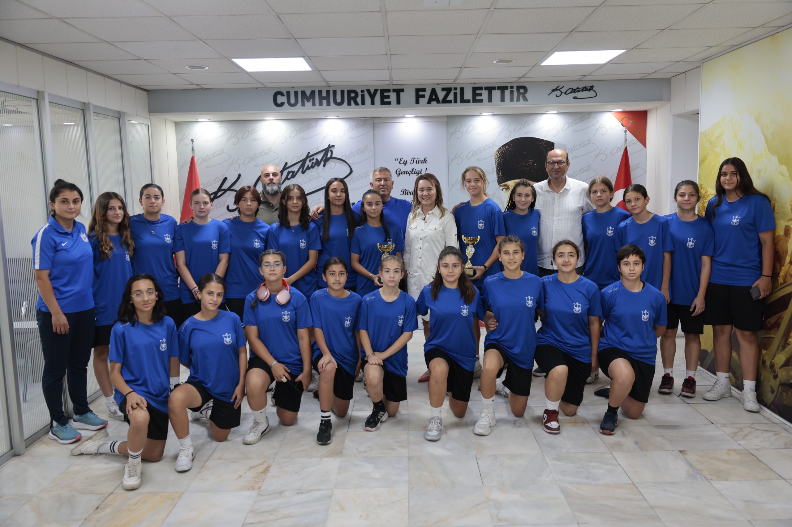 Başkan Mutlu Şampiyon Kızları Ağırladı (1) (1)
