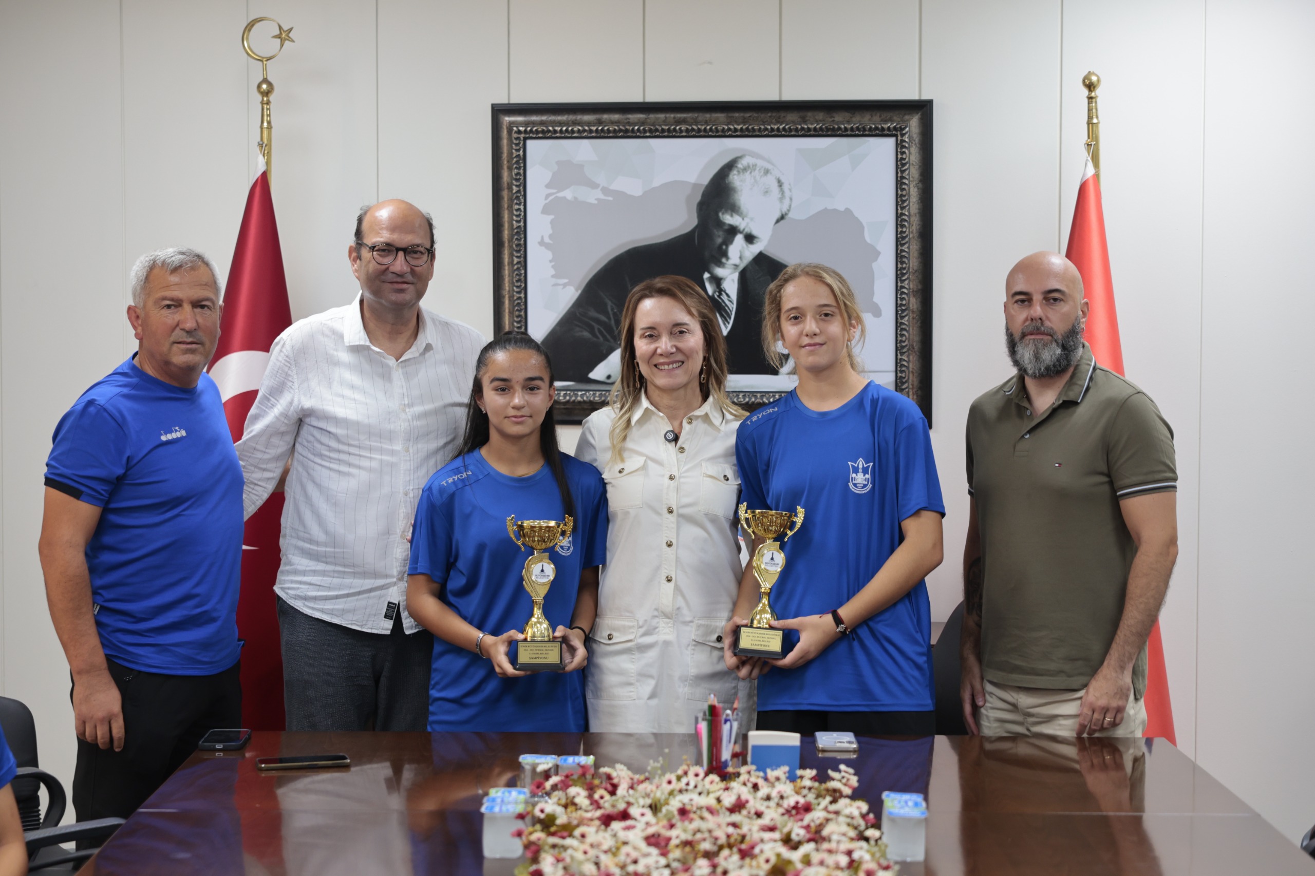 Başkan Mutlu Şampiyon Kızları Ağırladı (2) (1)