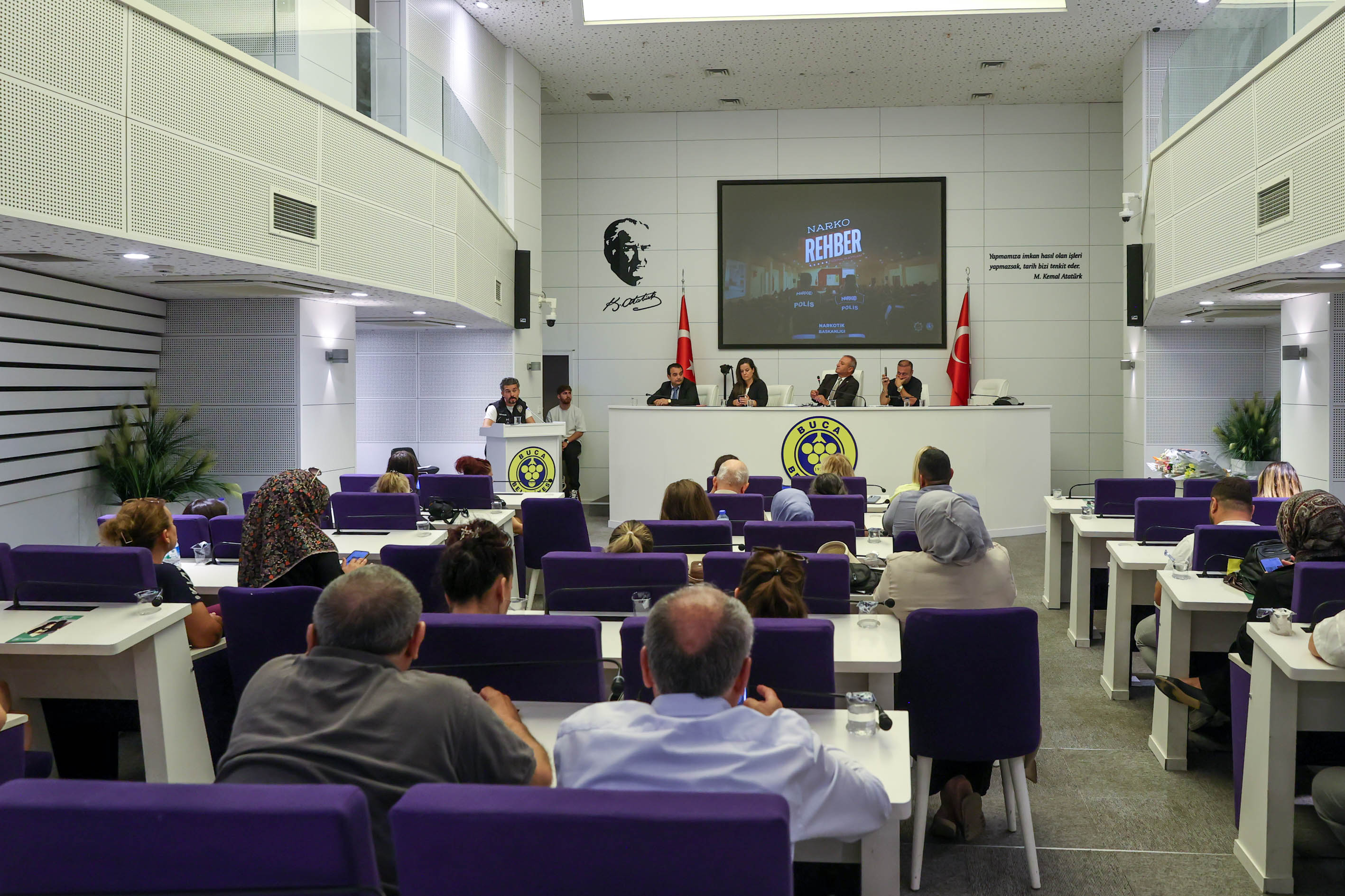 Buca'da Madde Bağimliliğina Karşi Topyekûn Mücadele Çağrisi (6)