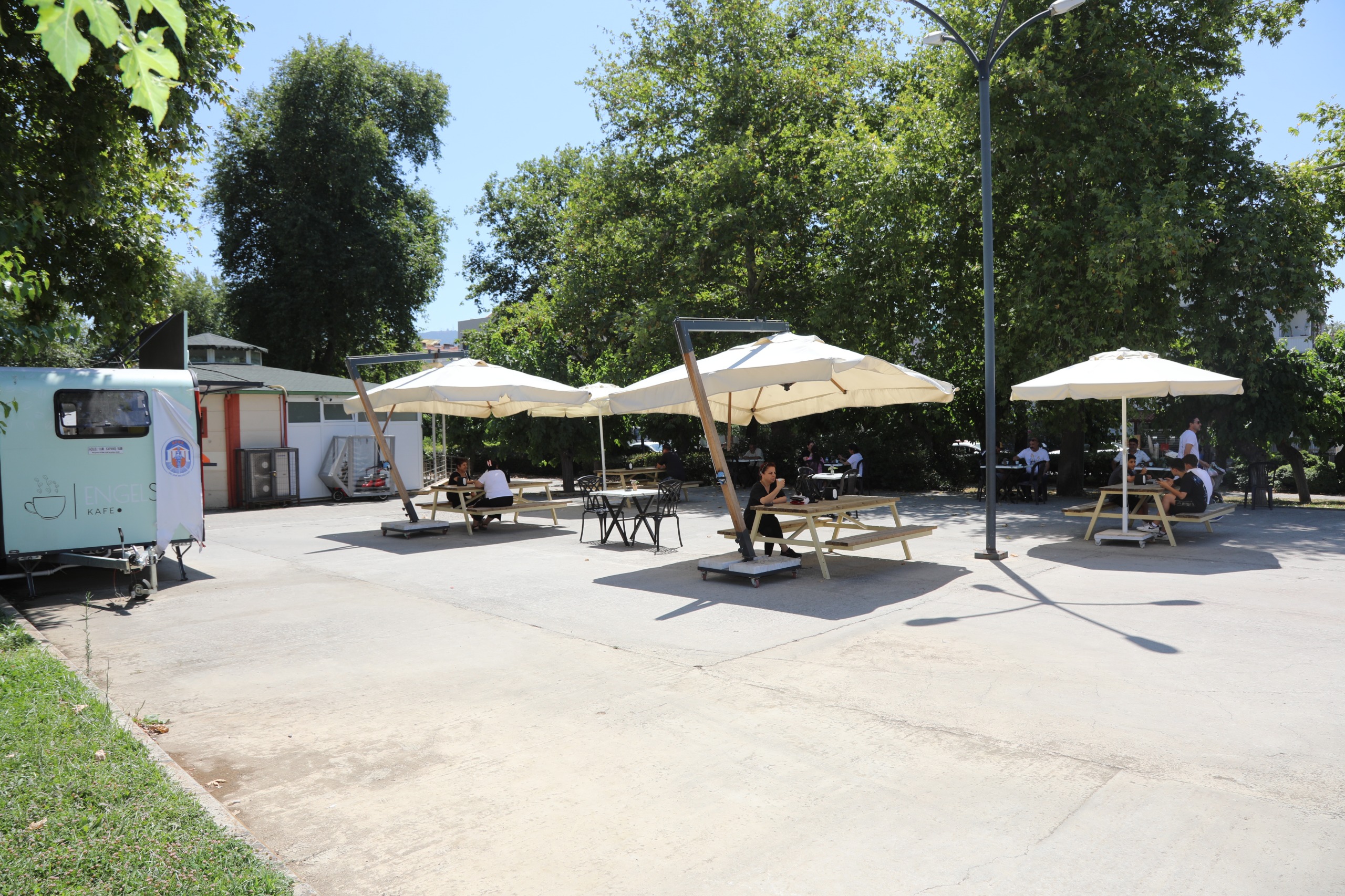 Engelsi̇z Kafe (3)