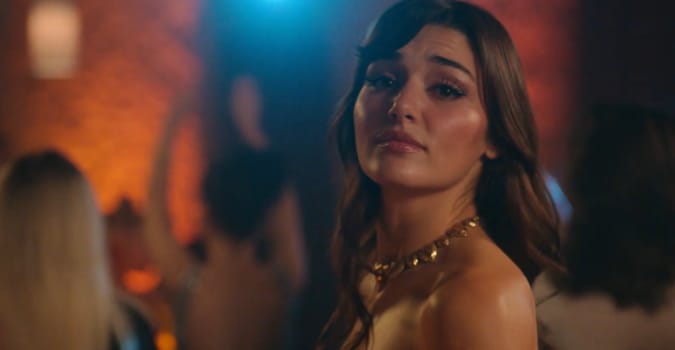 Hande Erçel-1