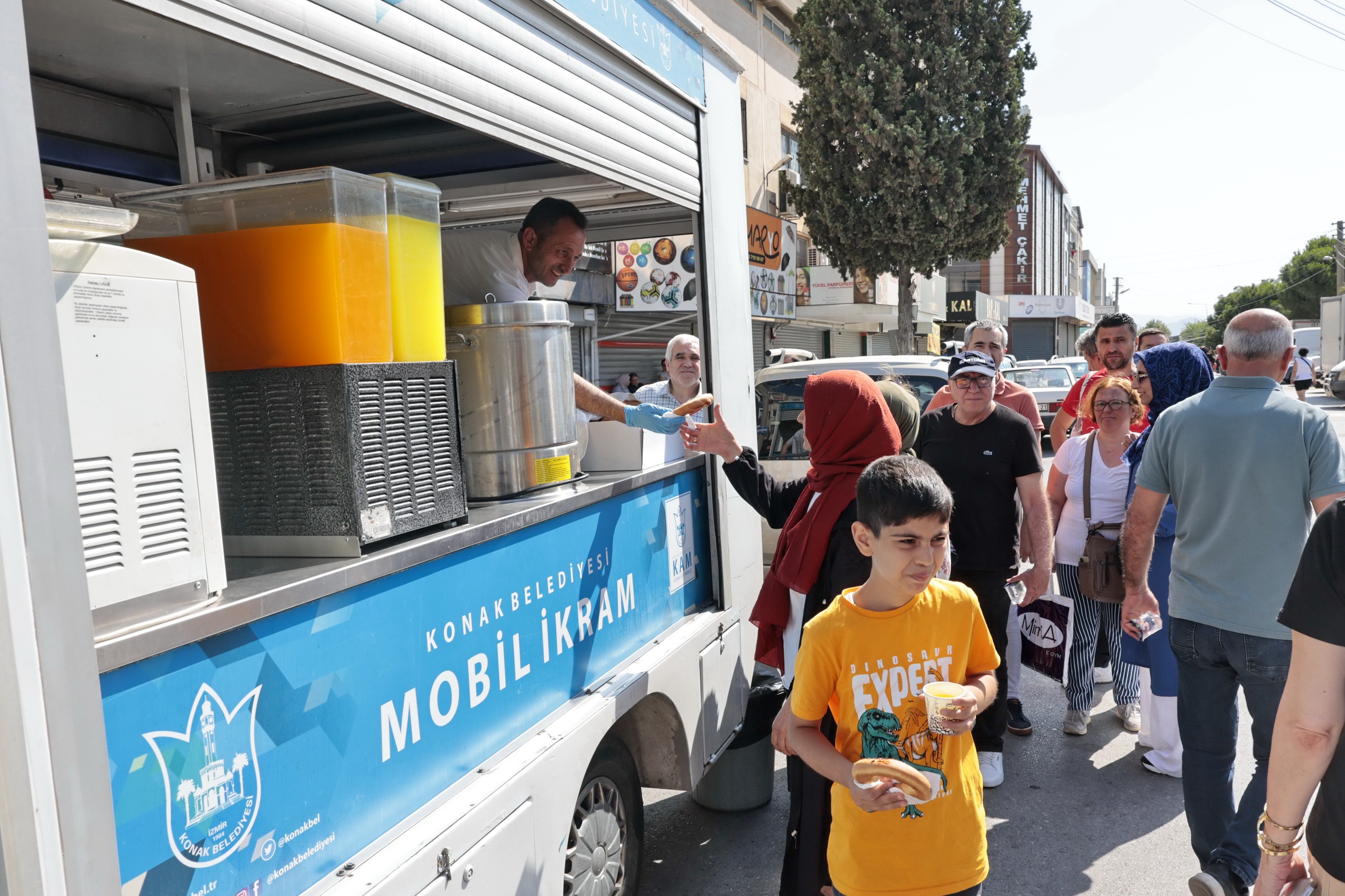 Konak Belediyesi Hafta Sonu Öğrenciler Için Mesai Yaptı (2)