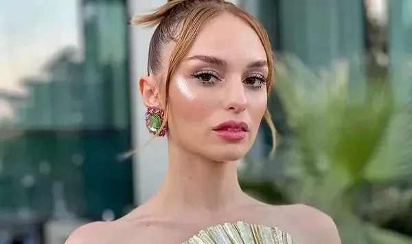 Nilperi Şahinkaya (2)