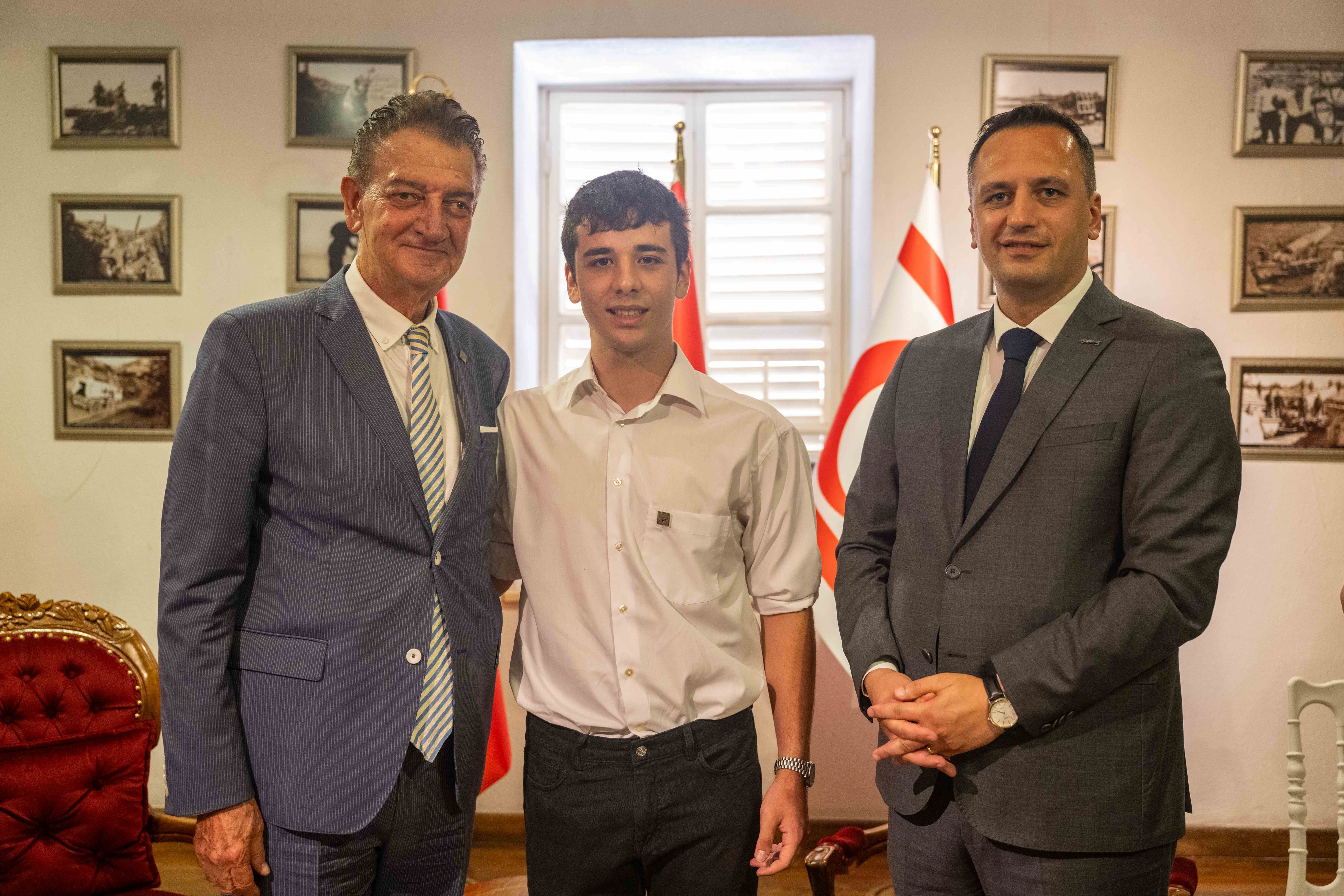 Atütürk Ile Büyüyoruz (8)