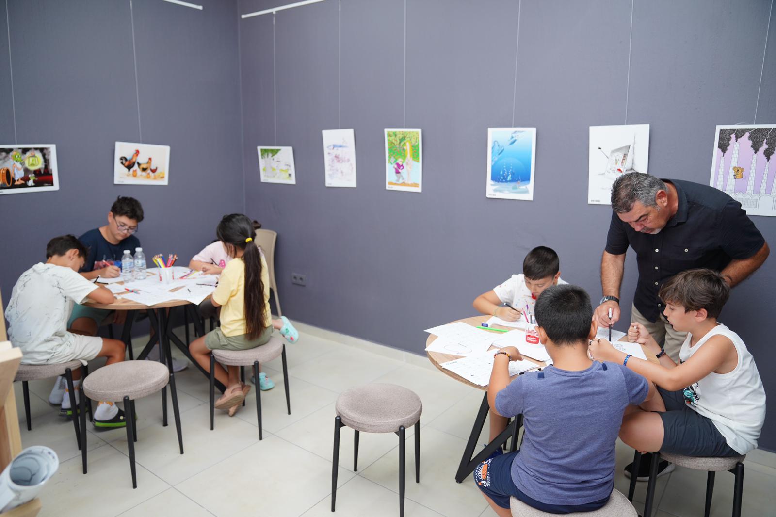 Ayvalık’ta Çocuklar Karikatür Atölyesi'ne Büyük Bir Ilgi Gösterdi (8)