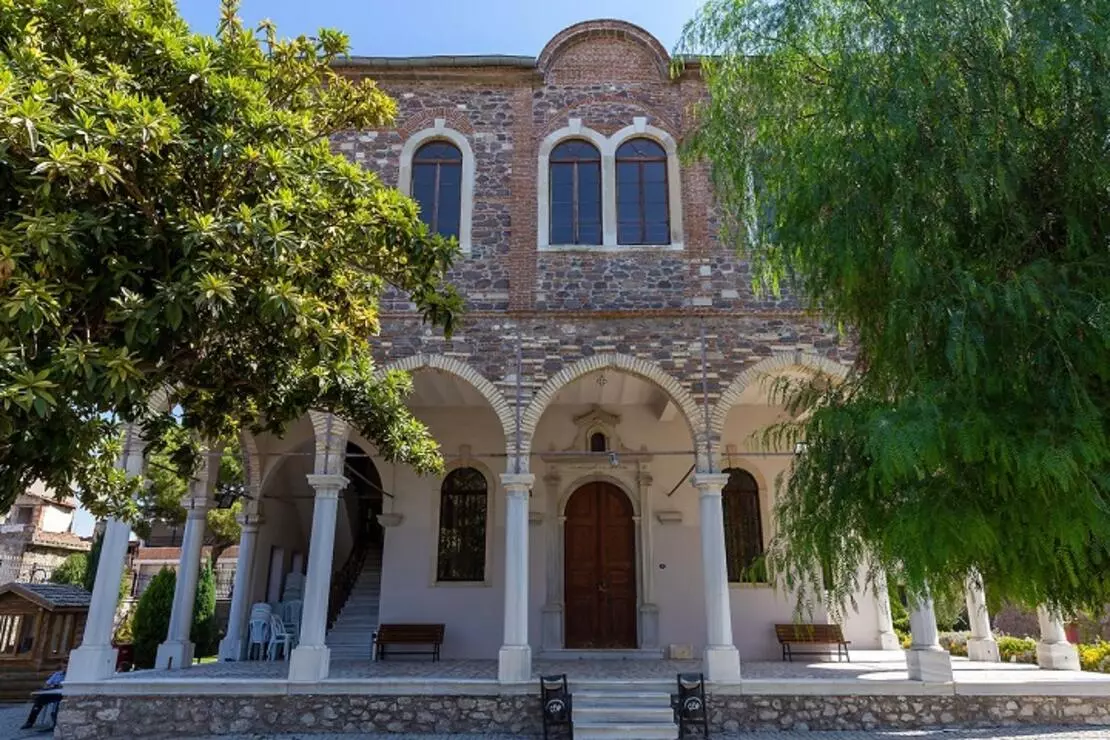 Aziz Vukolos Kilisesi Ve Kultur Merkezi