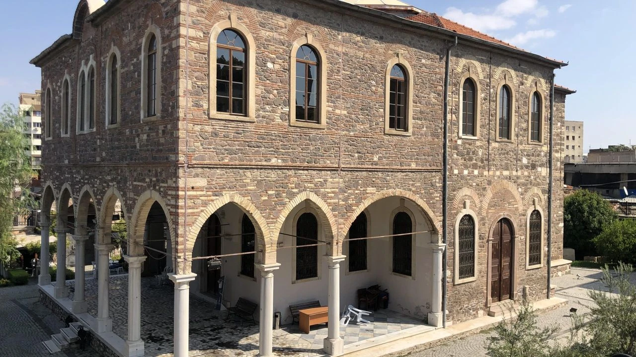 Aziz Vukolos Kilisesinde Ne Oldu Aziz Vukolos Kilisesi Nerede Nasil Gidilir