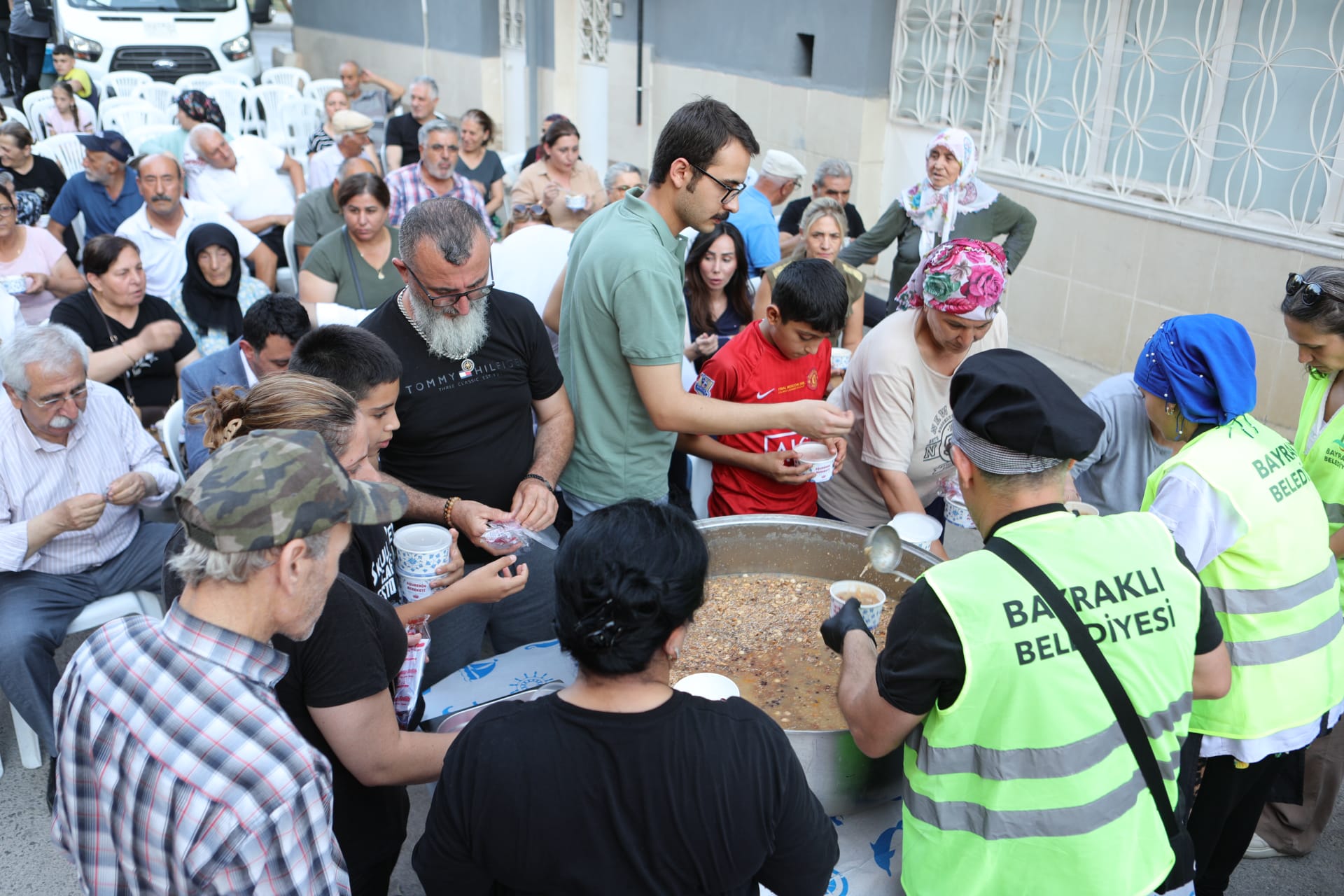 Bayraklı'da Aşure Bereketi (1)