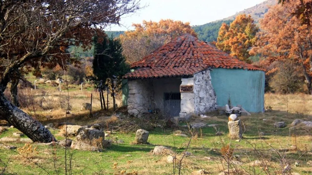 Bergamanin Sirlarla Dolu Turbesi Coban Dede Efsanesi Gercek Mi Coban Dede Turbesine Nasil Gidilir 3