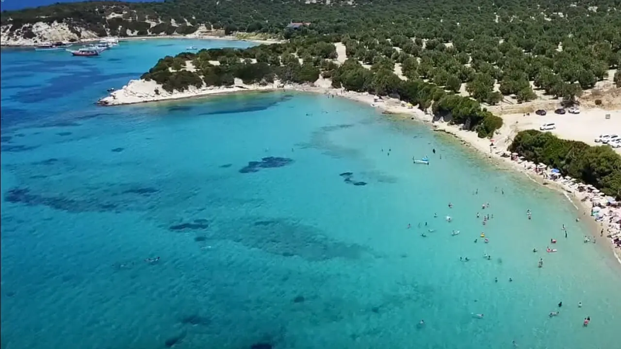 Berrak Suyuyla Dikkat Ceken Bademli Koyu Izmirin Dikili Ilcesinde Yer Aliyor 16772 6