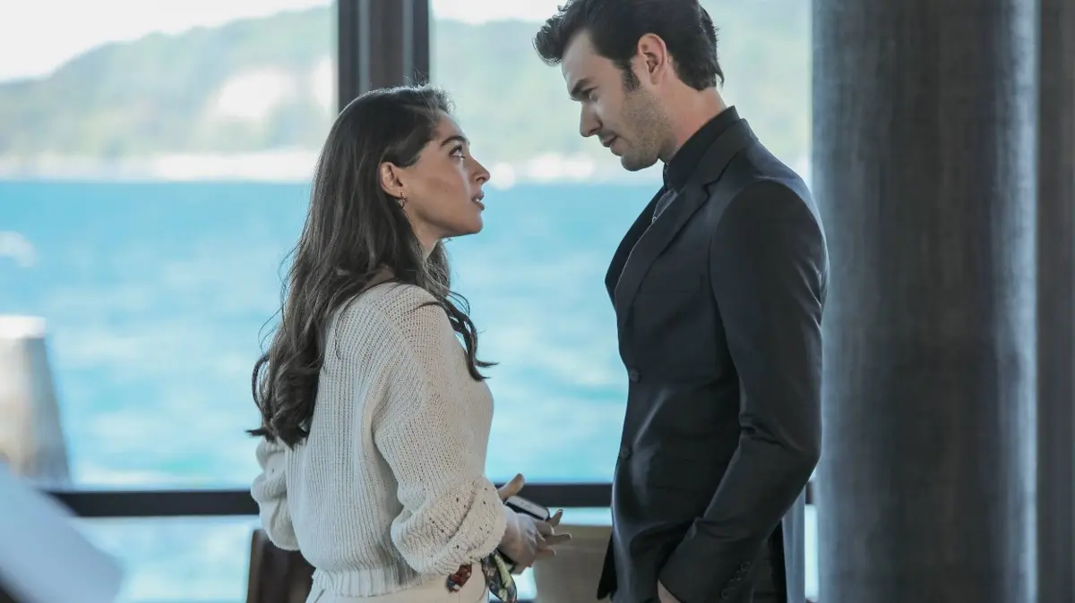 Cemre Baysel (2)
