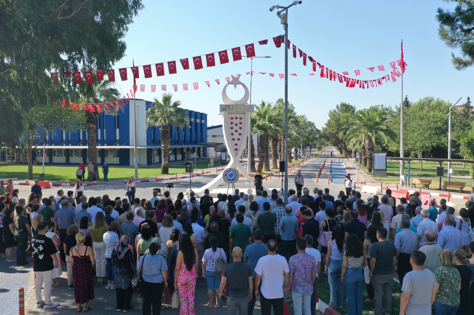 ++Ege Üniversitesi 15 Temmuzda Bir Kez Daha Tek Yürek Oldu (2)-1