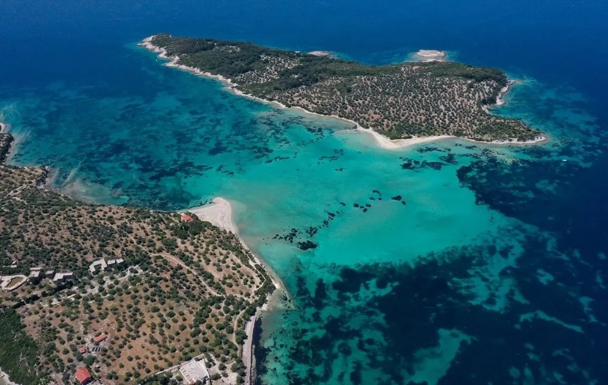 Izmir Garip Adasi-1