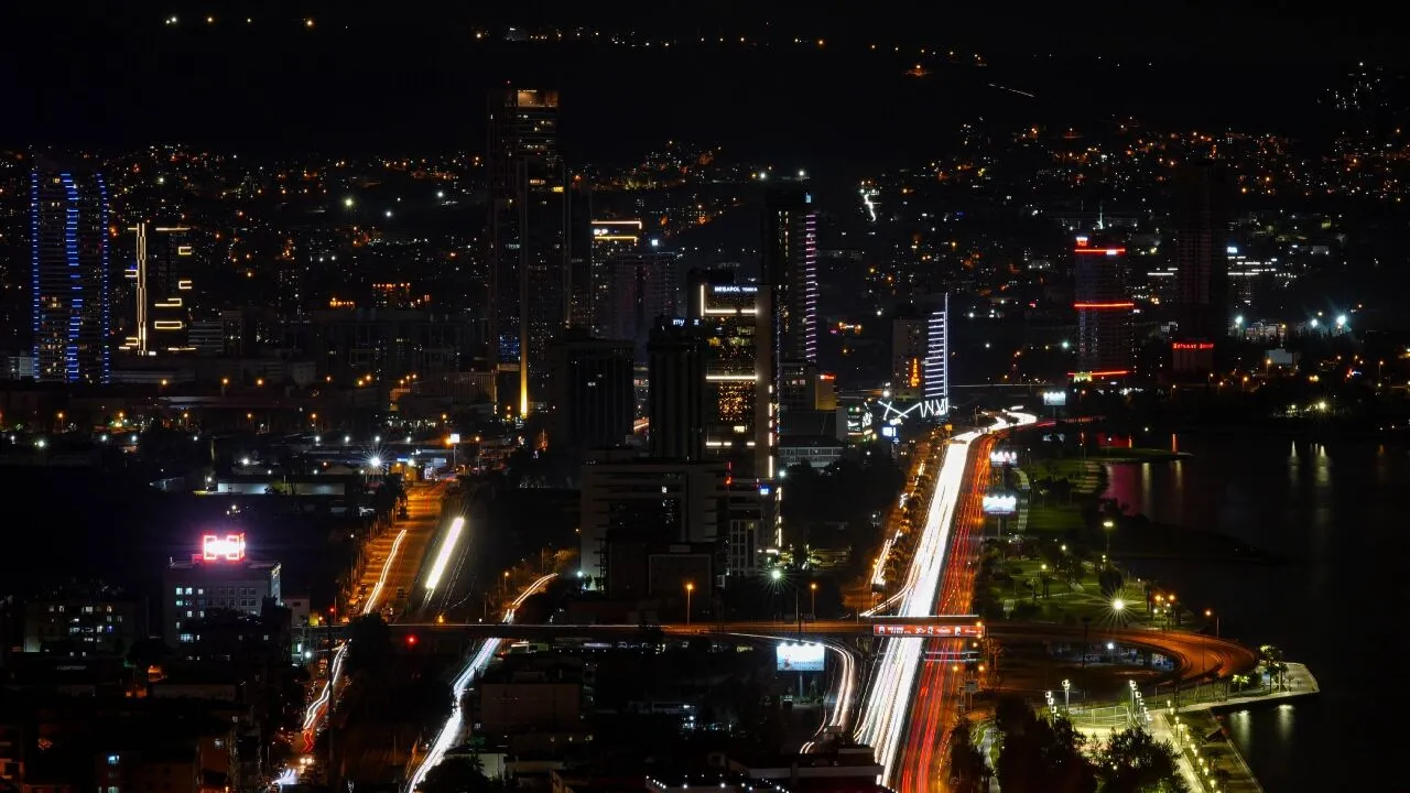 Izmir Gece 9