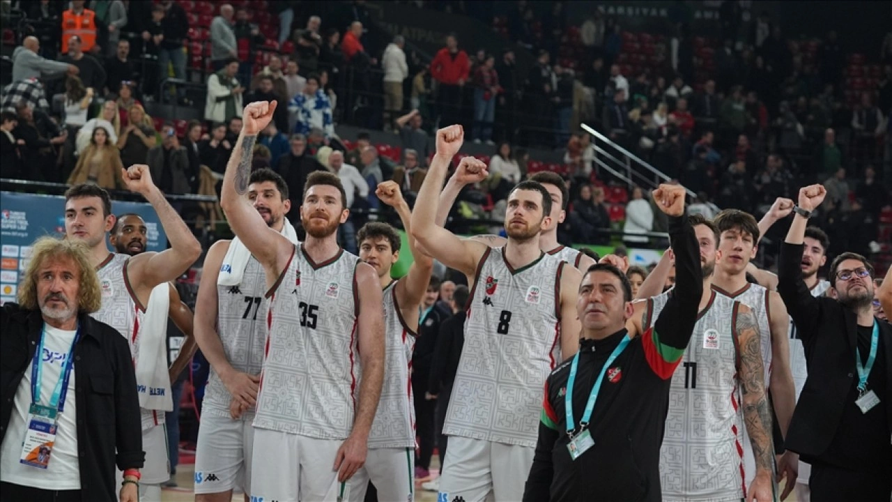 Karsiyaka Basketbol Takimi Ligde Kazanmayi Unuttu