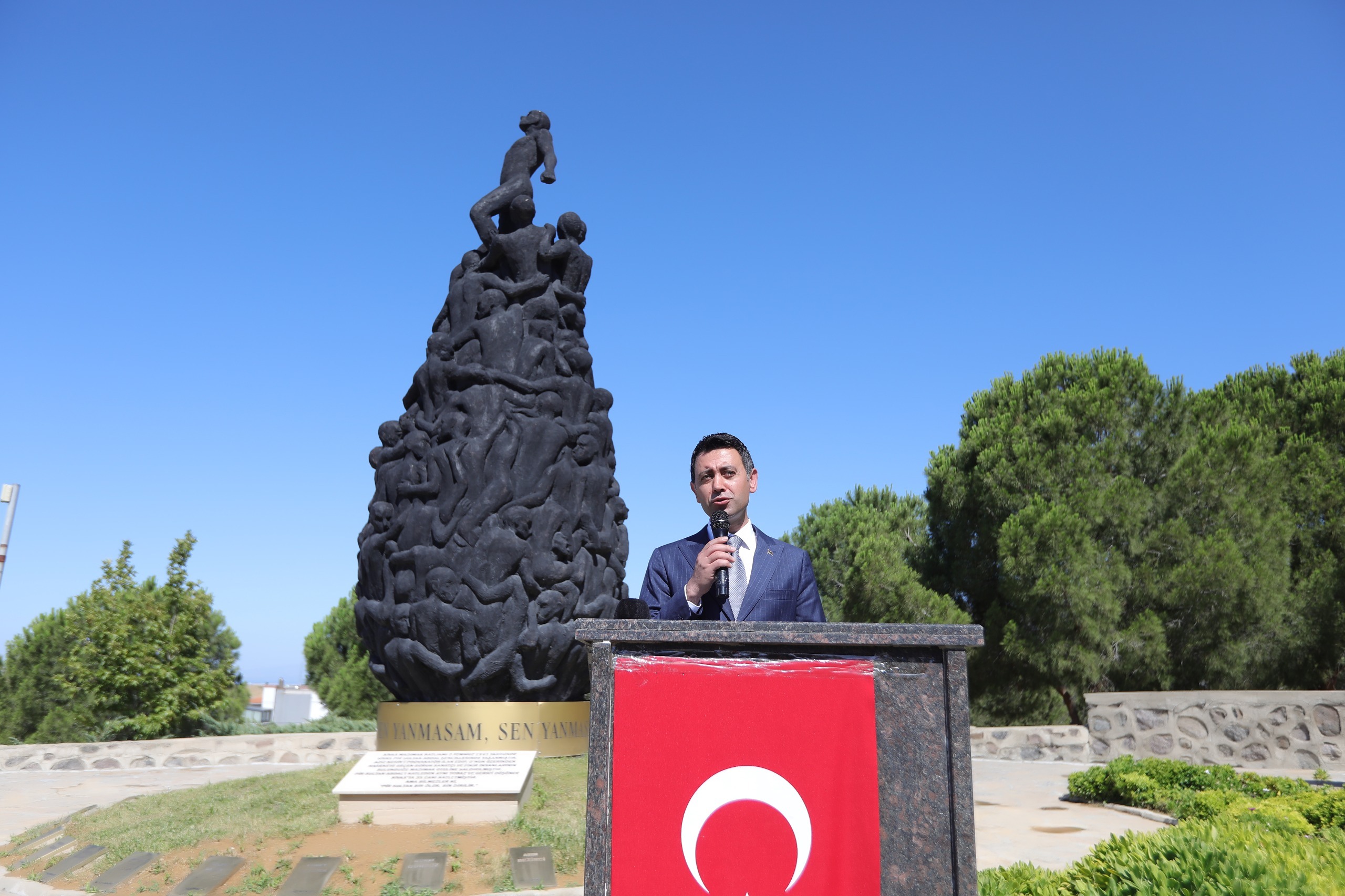 Madımak'ta Yitirilen Canlar Bayraklı'da Anıldı (3) (1)