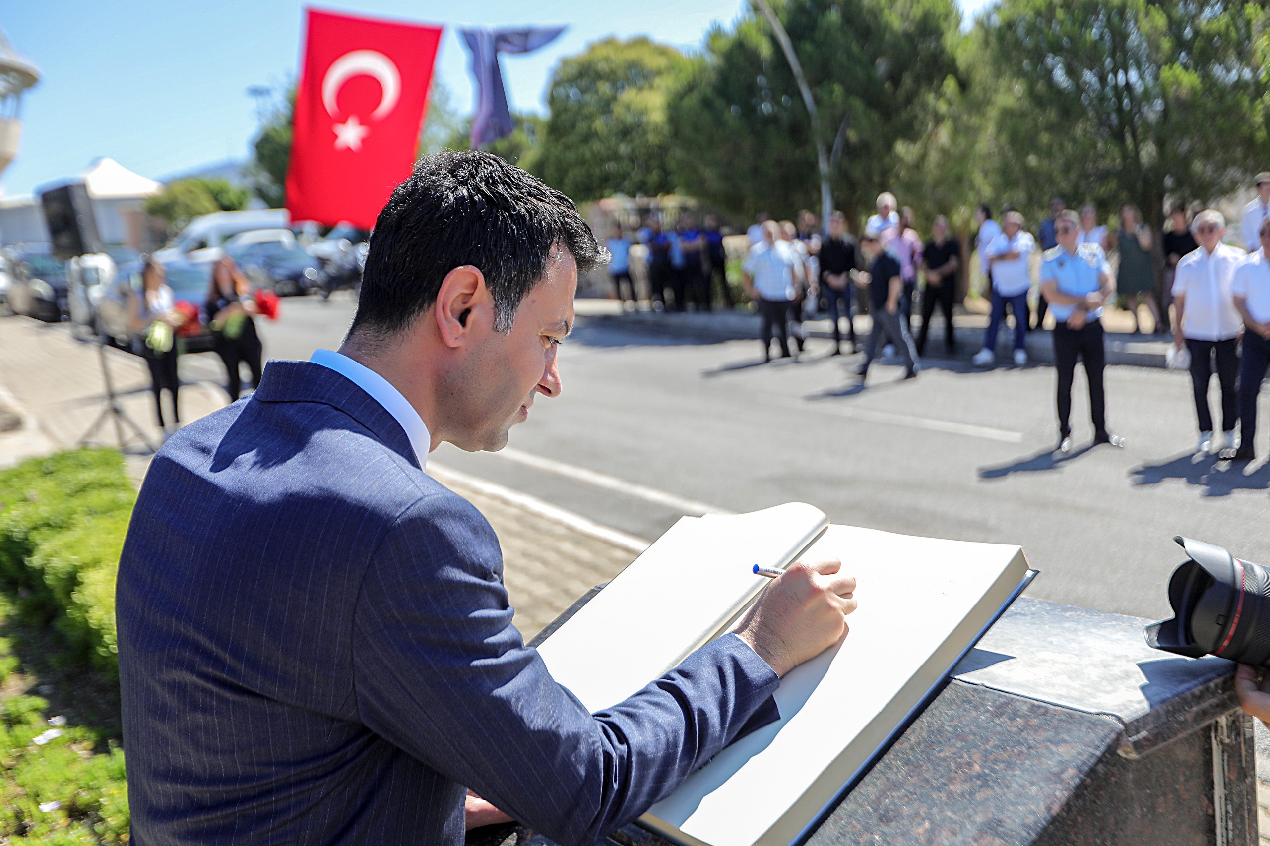 Madımak'ta Yitirilen Canlar Bayraklı'da Anıldı (4) (1)