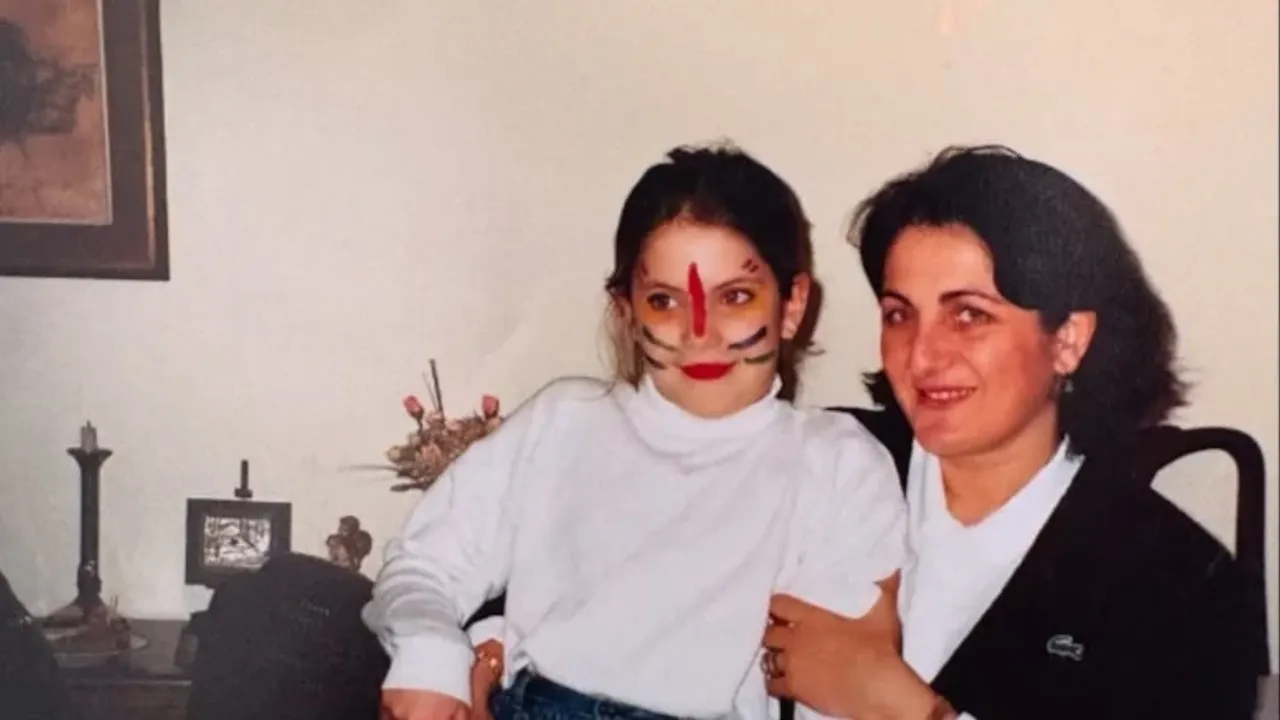 Unlu Oyuncu Cocukluk Fotografini Paylasti Gorenler Hayran Kaldi