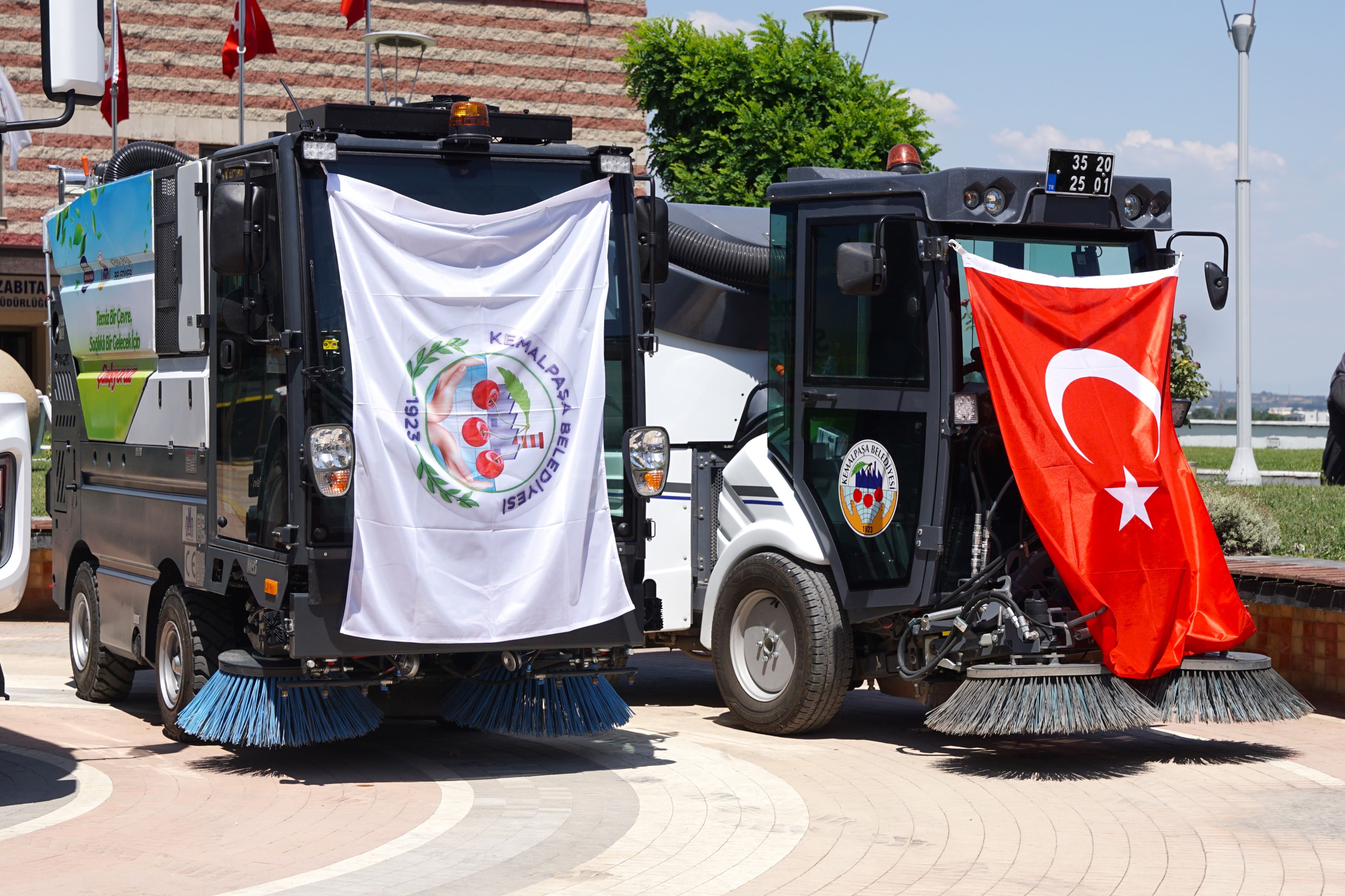 Yol Süpürme Araçlari