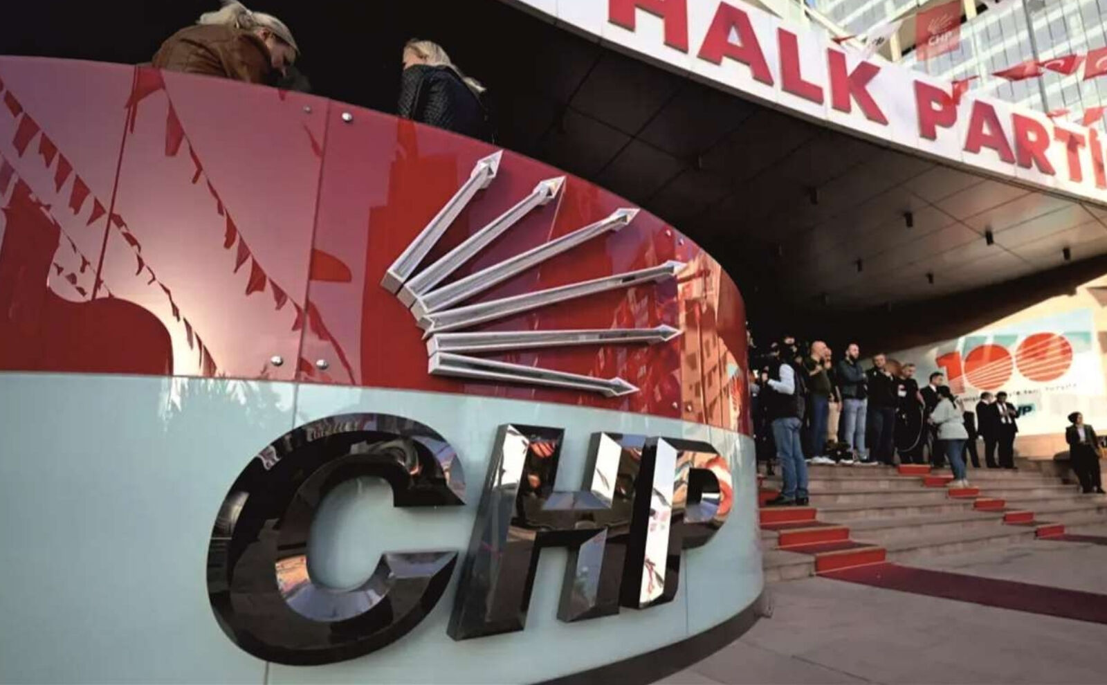 CHP Güzelbahçe teşkilatı kahvaltıda buluştu