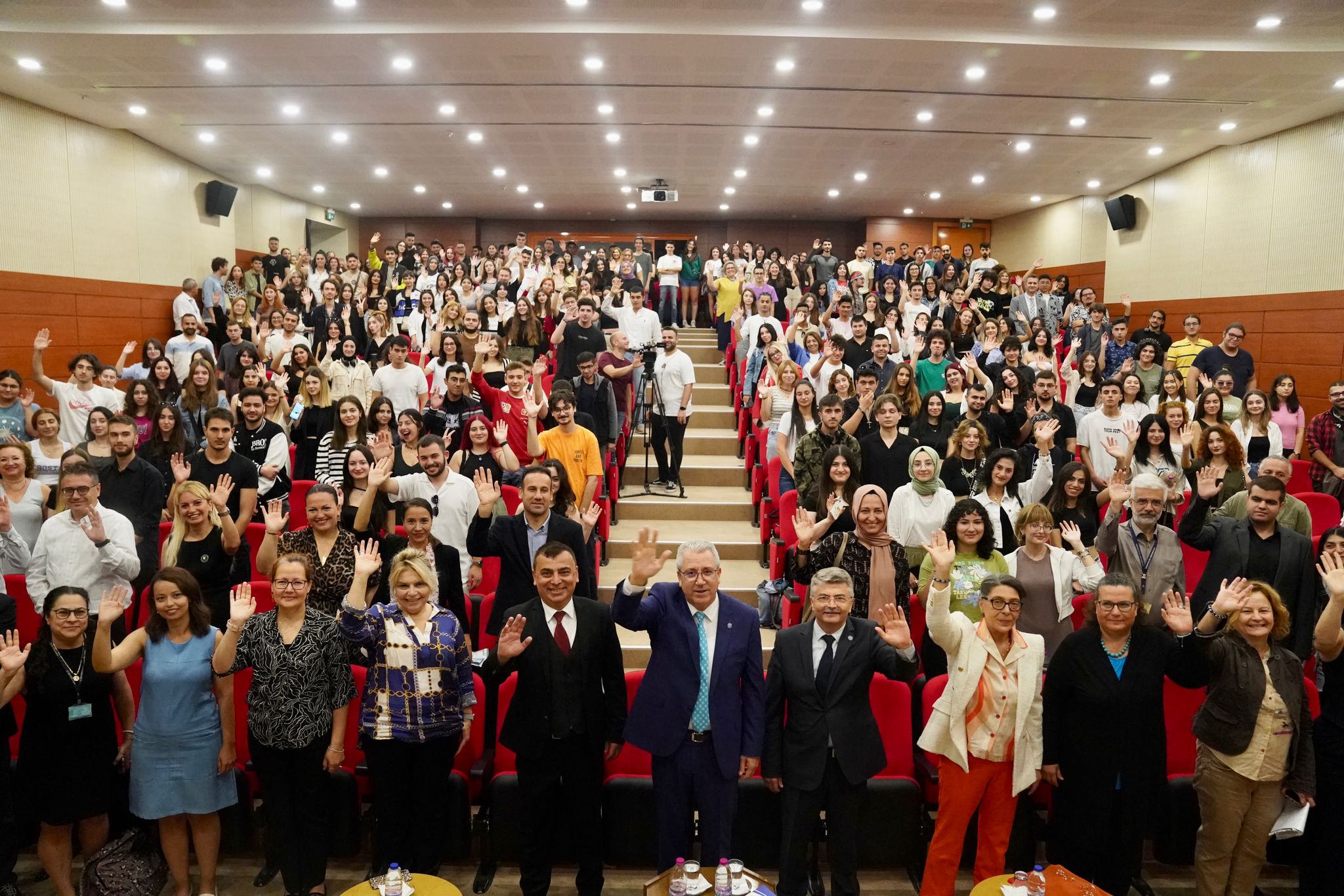 ++Eü İletişim Fakültesi, Sektöre Profesyonel Iletişimciler Yetiştiriyor