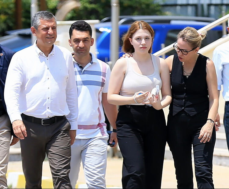 Ferdi Zeyrekin Kizi Nehirin Kazandigi Universite Belli Oldu Babasina Verdigi Sozu Tuttu 17561088486662 2
