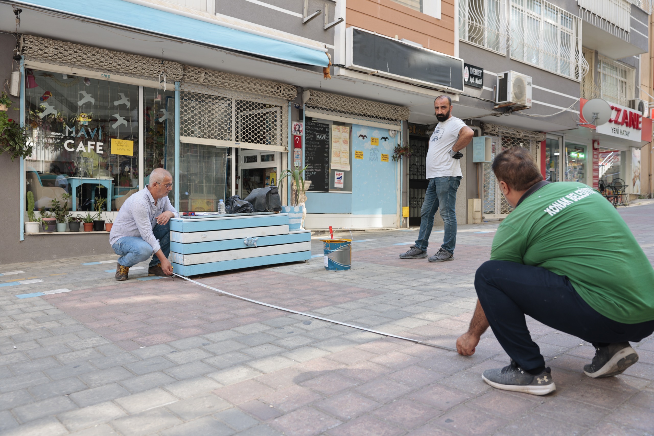 Konak’ta Kaldırım Işgaline Sarı Çizgi (5)