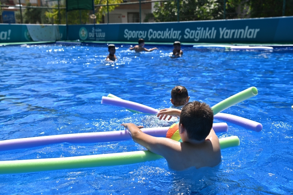 6 Binden Fazla Öğrenci Yazı Havuzlarda Geçirdi (2)