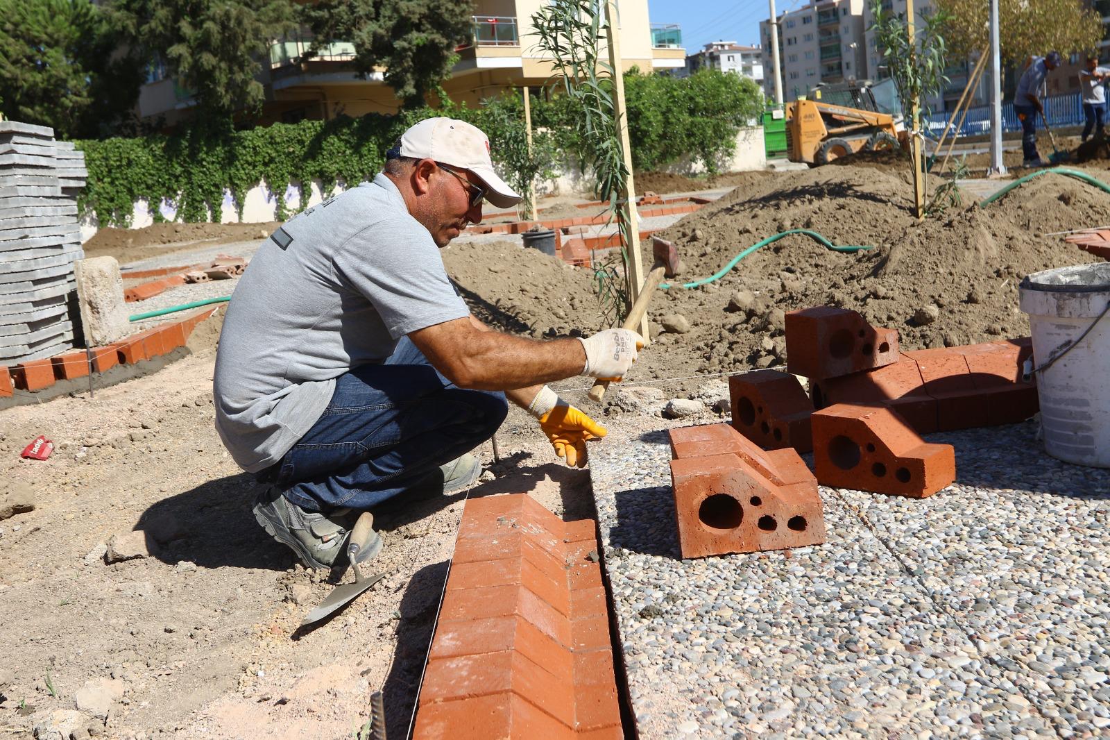 Bayraklı'da Parklar Yenileniyor (3)