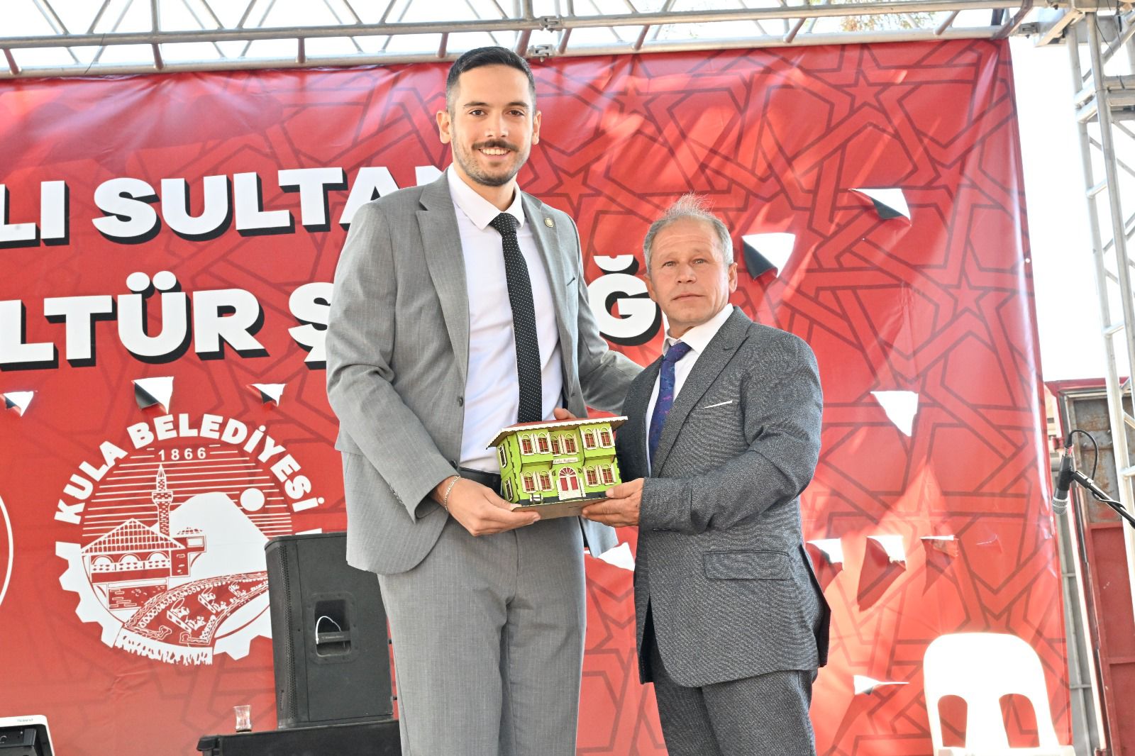 Büyükşehir Kula’da Şenlik Coşkusuna Ortak Oldu (2)