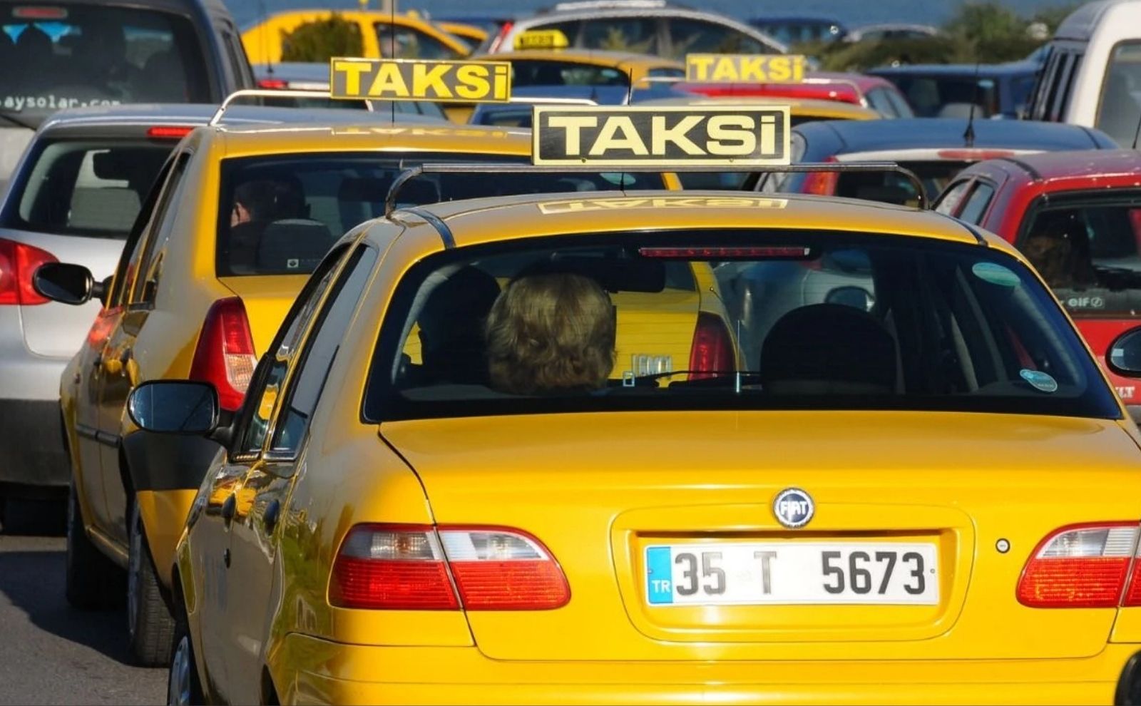 İzmir’de Taksi Tarifesi Değişiyor Taksimetreye Zam Geliyor! İşte Yeni Fiyatlar