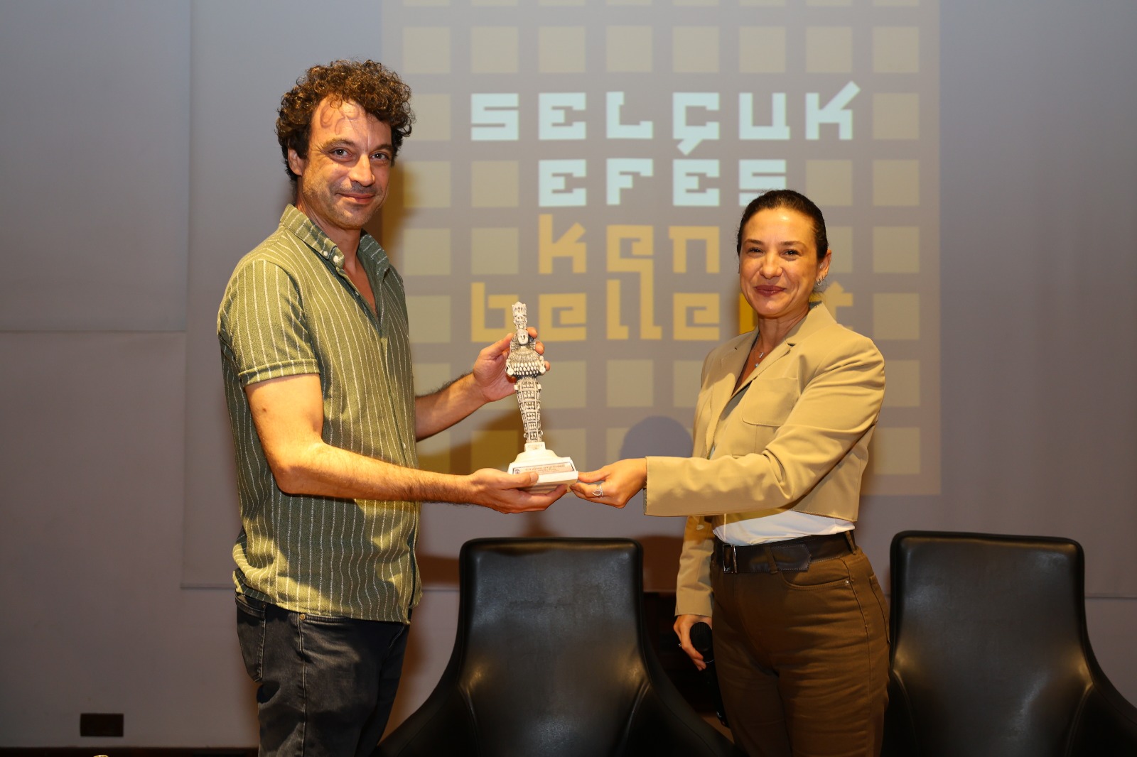 Özgür Mumcu Dünyalılar (4)