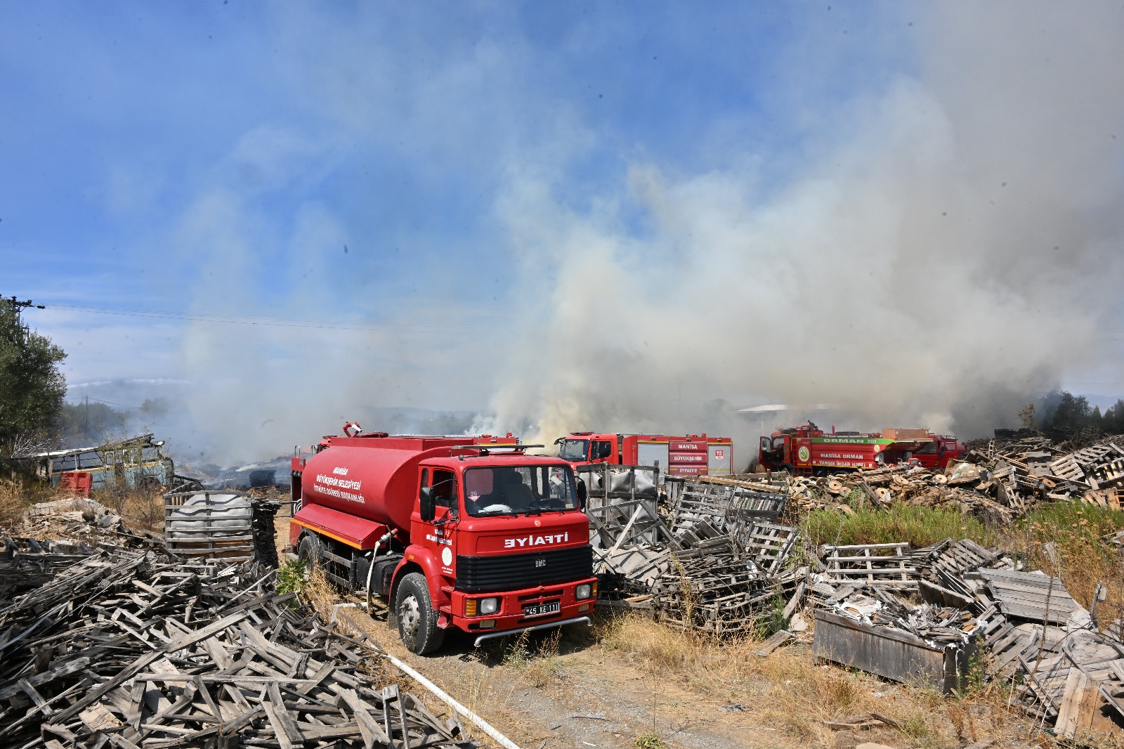 Palet Fabrikasındaki Yangın Kontrol Altına Alındı (7)