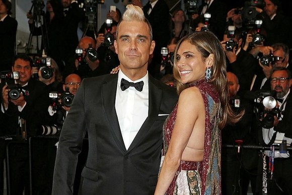 Robbie Williamstan Turk Esine Tarihi Hediye 1538961283233