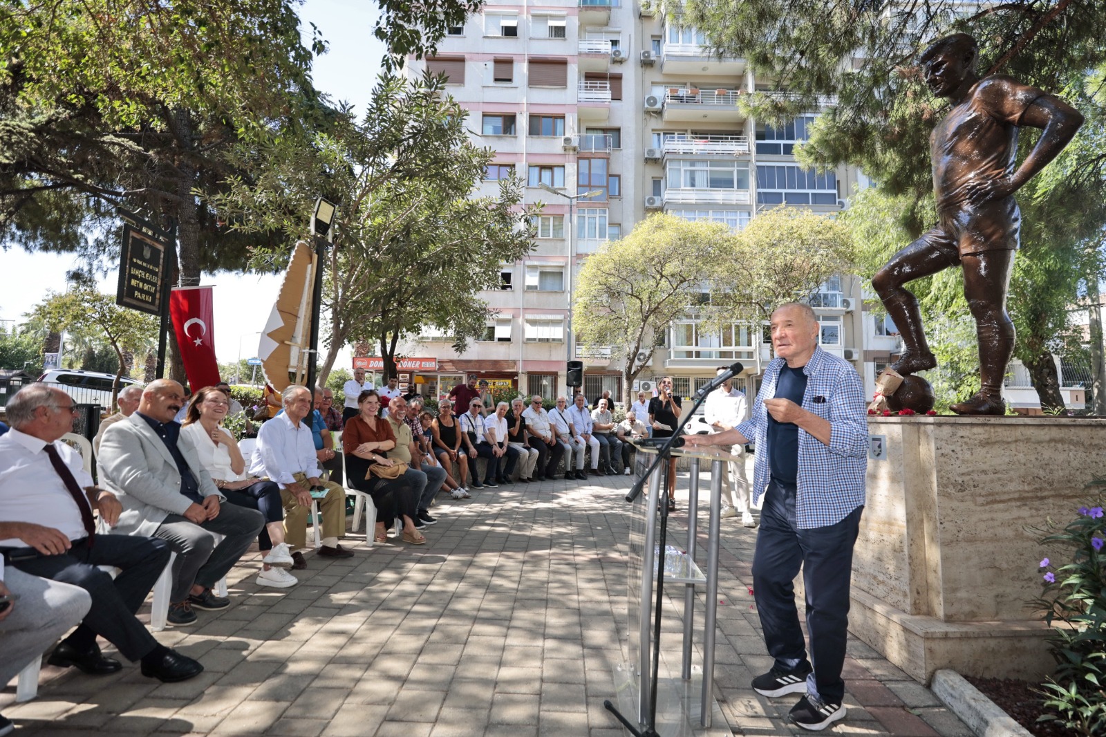 Taçsız Kral Konak’taki Heykeli Önünde Anıldı (9)