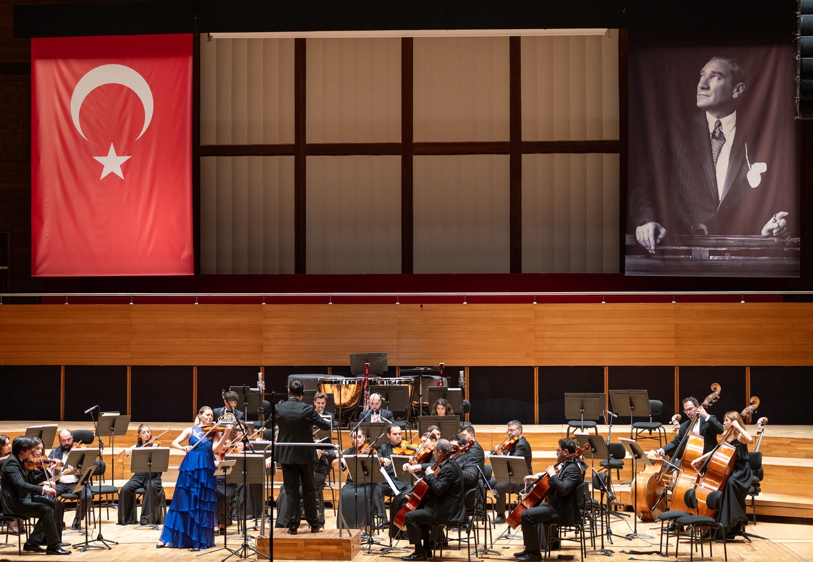 175 Yıllık Kemanla İzmir’de Büyüleyen Gece (1)