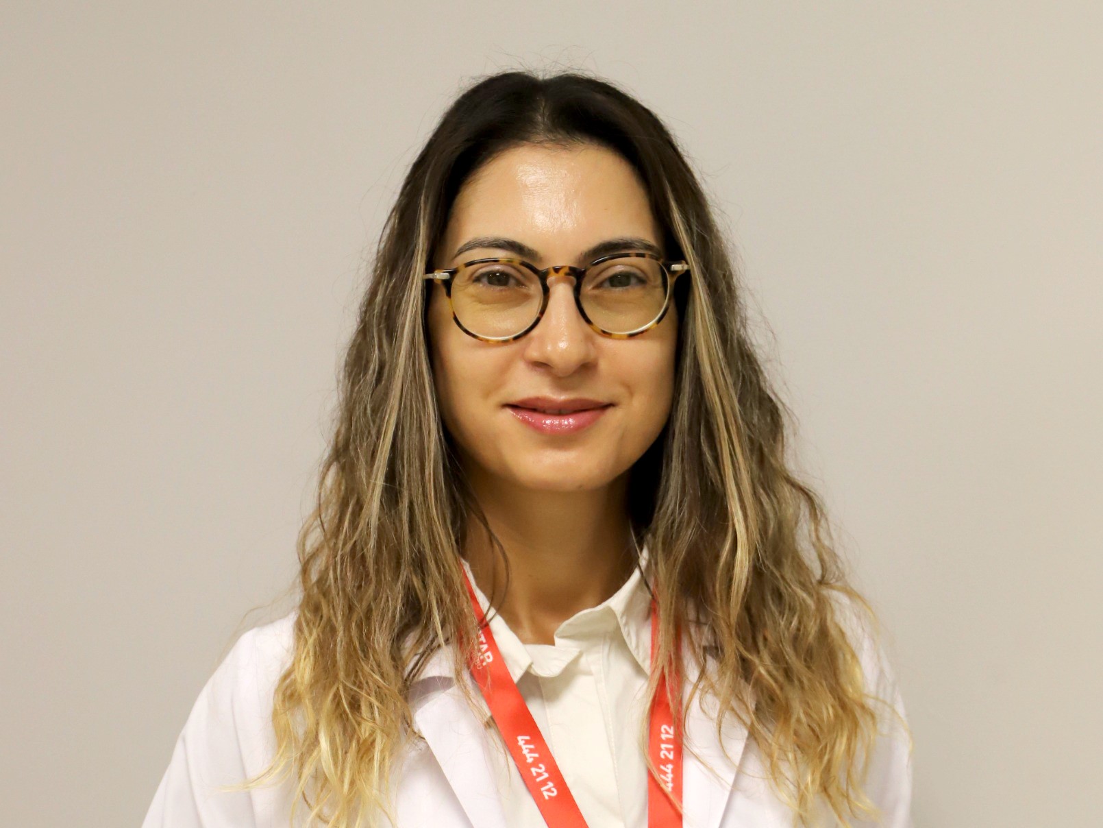 Kemiklerinizi sessizce yiyor! Osteoporozdan korunmanın 6 altın yolu