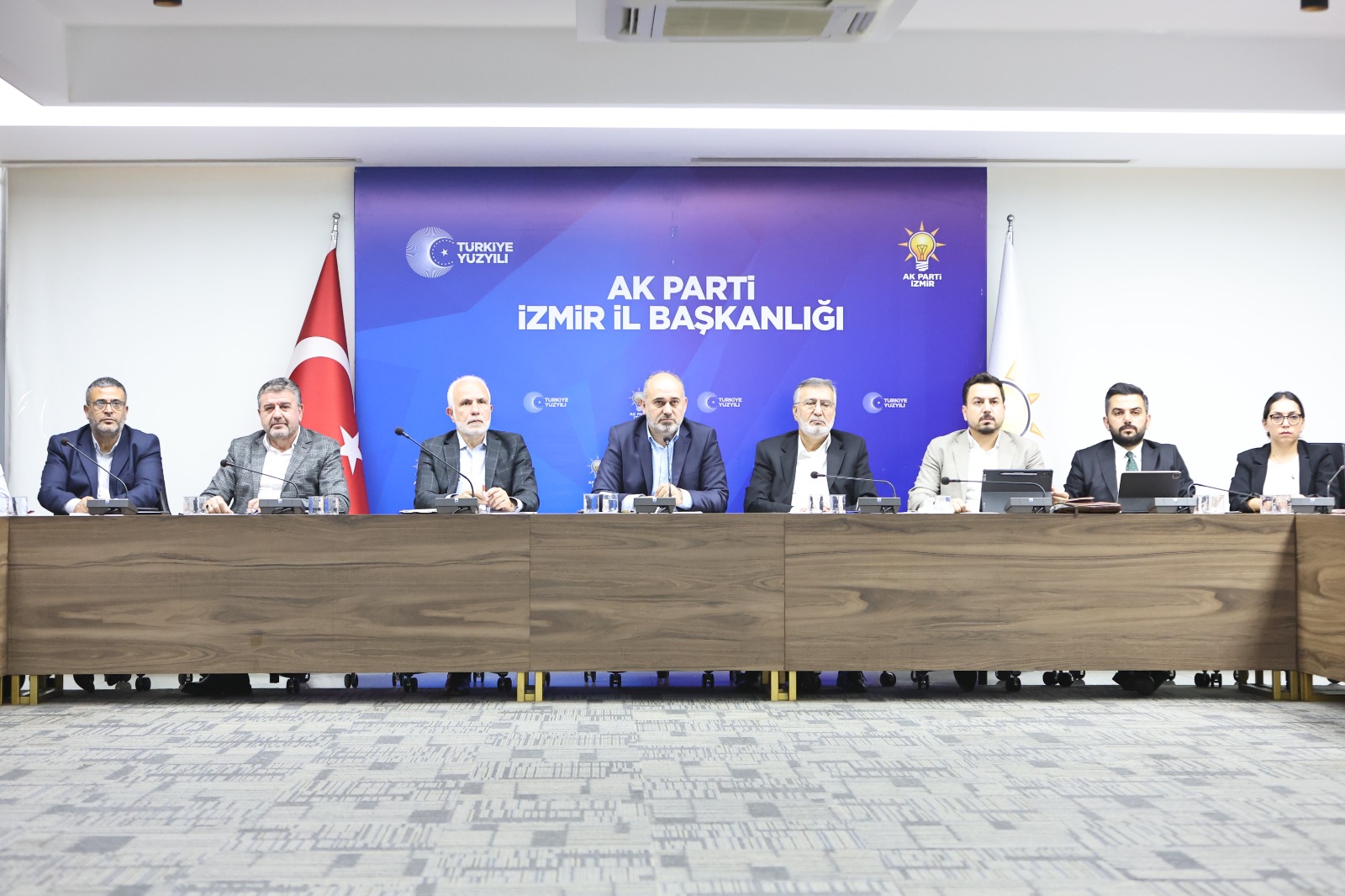 Ak Parti İzmir’den Önemli Zirve 'İzmir’in Sorunlarına Çözüm Arıyoruz' (1)