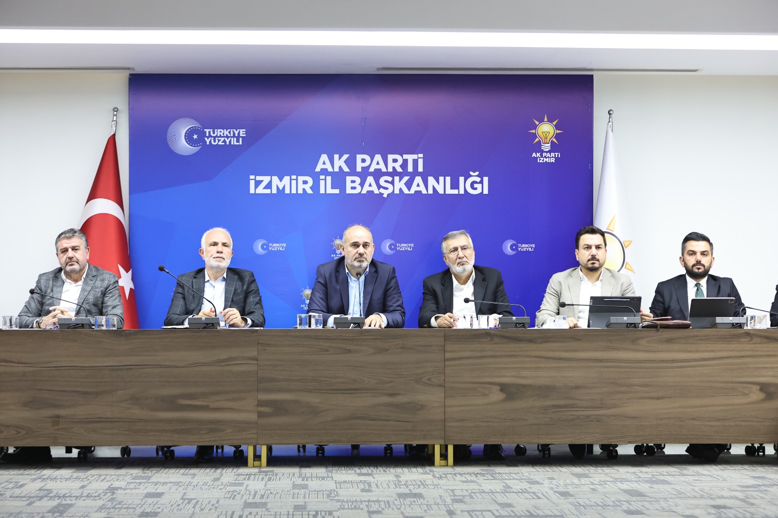 Ak Parti İzmir’den Önemli Zirve 'İzmir’in Sorunlarına Çözüm Arıyoruz' (4)