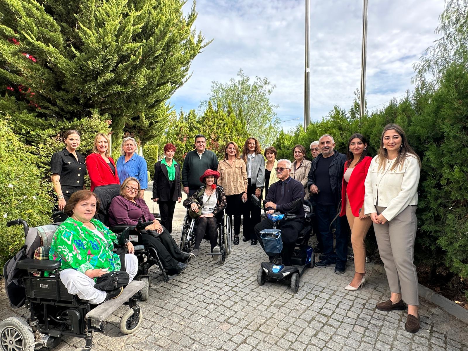 Alaçatı Ek Hizmet Binası’nda 'Kırmızı Bayrak' Gururu (4)